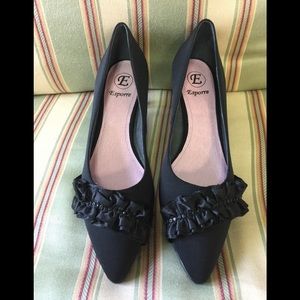 Esporre New “Genesis” Black Pumps.